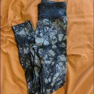 black and gray tie dye leggings
